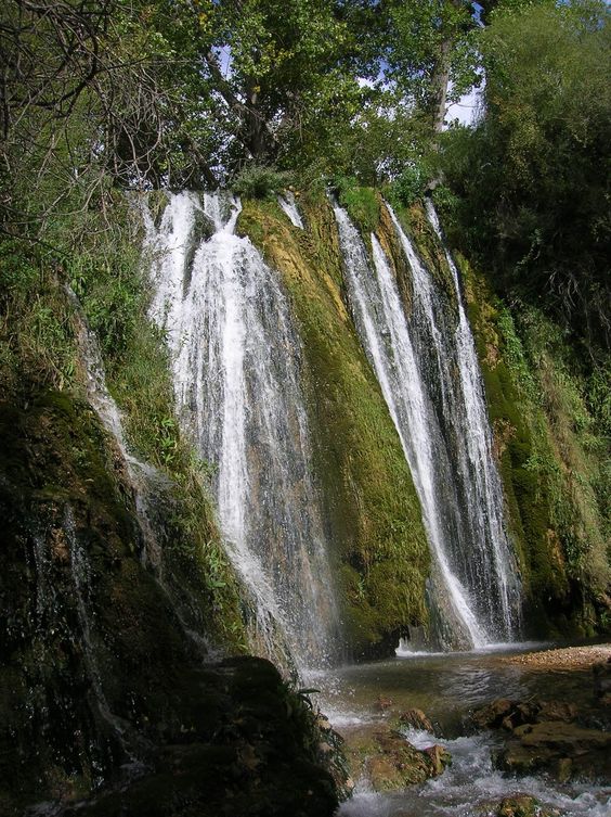 Ruta de los Estrechos del rÃo Ebrón. Teruel Spain Ficha Distancia aproximada: 7 kilómetros Tiempo aproximado (El Cuervo - Tormón): 3 horas. Altitud: El Cuervo: 904 m. - Tormón: 1.059 m.