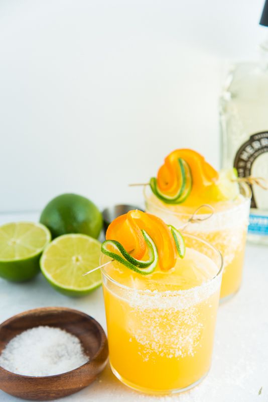 An all-natural alternative to the traditional margarita, these Chispas Margaritas are sneakily potent. A San Antonio favorite. #chispas #chispamargarita #allnatural #margarita #sanantonio #texmex #libations #cocktails #cincodemayo #fiestaSanAntonio #senseandedibility