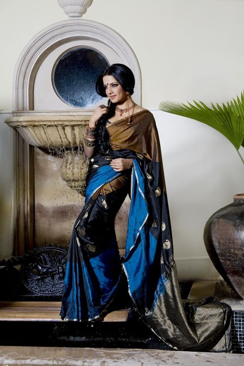 A silk saree will never let you down so don\'t be afraid to try it. Celina Jaitly adorns this gorgeous unusual gold,black & blue silk saree. #Celina #CelinaJaitly #StunningSaree #Indian #Saree #Bollywood