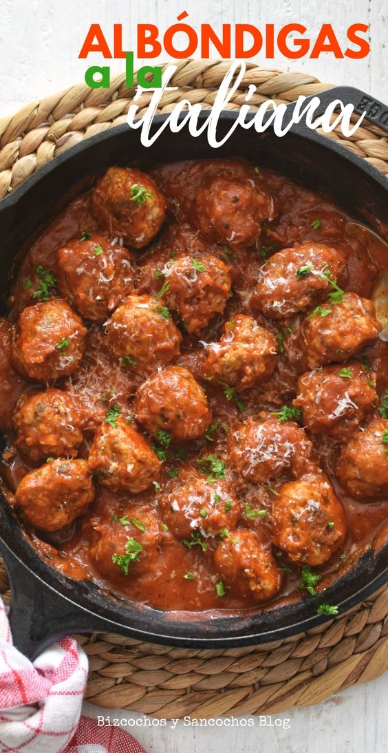 Albóndigas A La Italiana Hechas Con Carne De Cerdo Y Res Condimentadas Con Canela Y Nuez M Comida Italiana Recetas Albondigas Receta Comidas Con Carne Molida
