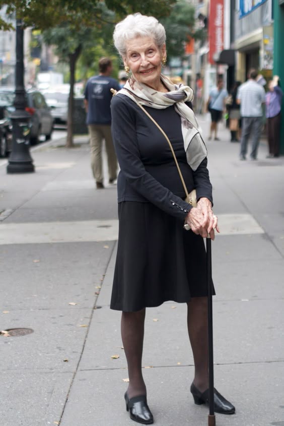 Vejam que coisa mais linda quando uma mulher sabe se vestir com elegância, em qualquer idade.