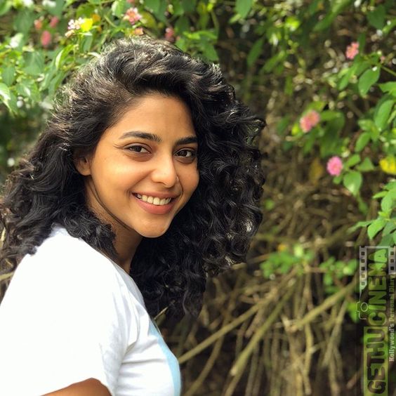 Upcoming Tamil Actress Aishwarya Lekshmi 2018 Latest Images - Gethu Cinema