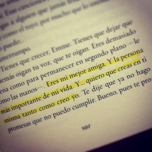 Las etiquetas más populares para esta imagen incluyen: book