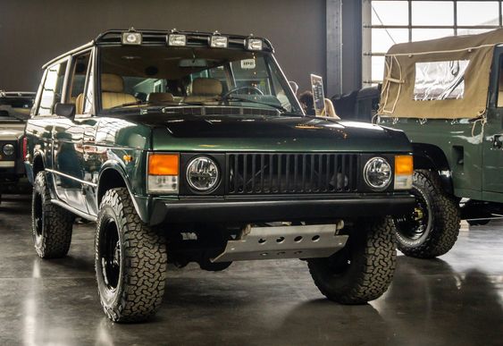 This is a comprehensively rebuilt Range Rover Classic two-door by the team at Legacy Overland, it’s described as a “street dog” 4×4 as it’s a bit of a mongrel, having b…