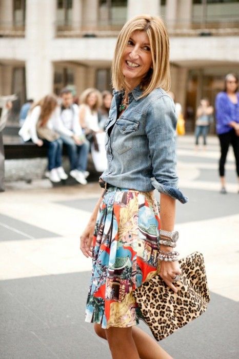 camisa jeans e saia estampada