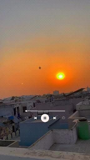 “Mausam ka mizaj kuch badla sa hai…..Suraj ki kiron mein Roshni zyada si hai…. Kyunki aaj Makar Sankranti ka tyohar hai….. Mubarak ho yeh tyohar aapko bar bar.” “Suraj muskura raha hai…. Ped aur paudhe naach rahein hai…. Har or khushali hair aur samridhi hai….. Makar Sankranti ke parv par maahaul khushnuma hai.” “Makar Sankranti ke parv par yehi hai kaamna ki aapke saare dukh aur dard ho jaayein nasht aur aapki zindagi mein leheraye khushiyan aur sukh…. Happy Makar Sankranti.”