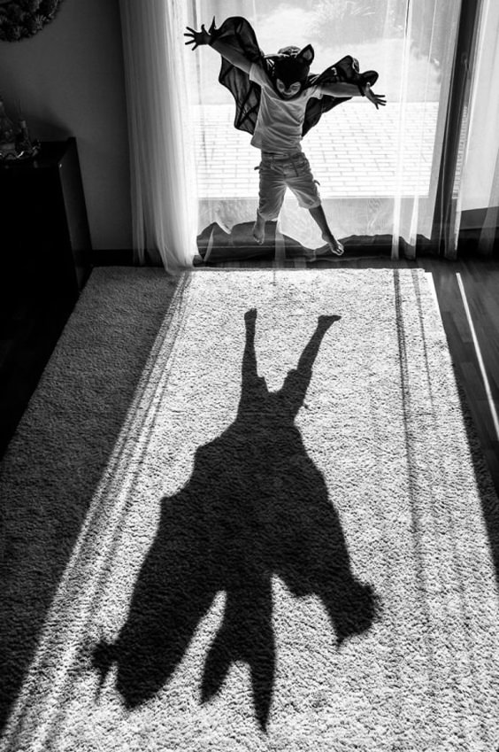 Fotografías en blanco y negro que te invitan a redescubrir la niñez