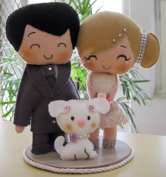 TOpo de bolo noivinhos com animais de estimação. Personalizado à critério do cliente. *valor refere-se a um casal + 1 animal. p/ mais animais, consulte. R$ 76,50