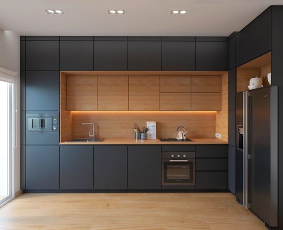 Cuisine noire et bois ultra moderne : minimaliste et épurée