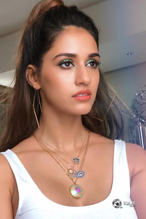 Actress Disha Patani Latest Photos, Photo Shoot, Hot Photos.