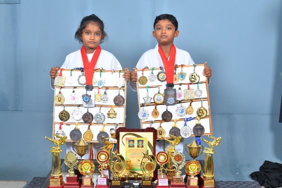 श्रीविशाखन (SriVishakan) श्रीहरिणी (SriHarini) श्रीविशाखन (SriVishakan) श्रीहरिणी (SriHarini)