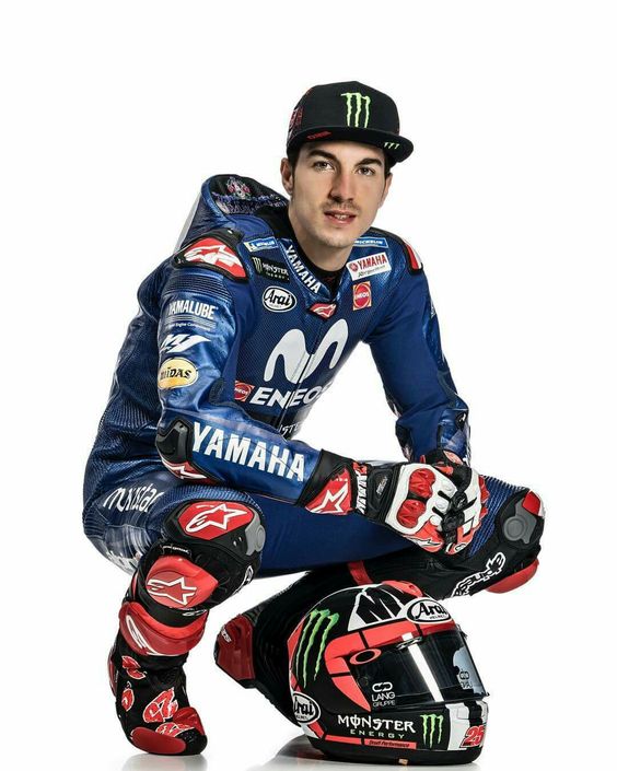 ส่อง 20+ ภาพ ขวัญใจแม่ยกชาวบรีรัมย์ มาเวริค บีญาเลส นักบิดโมโตจีพีทีม Movistar Yamaha