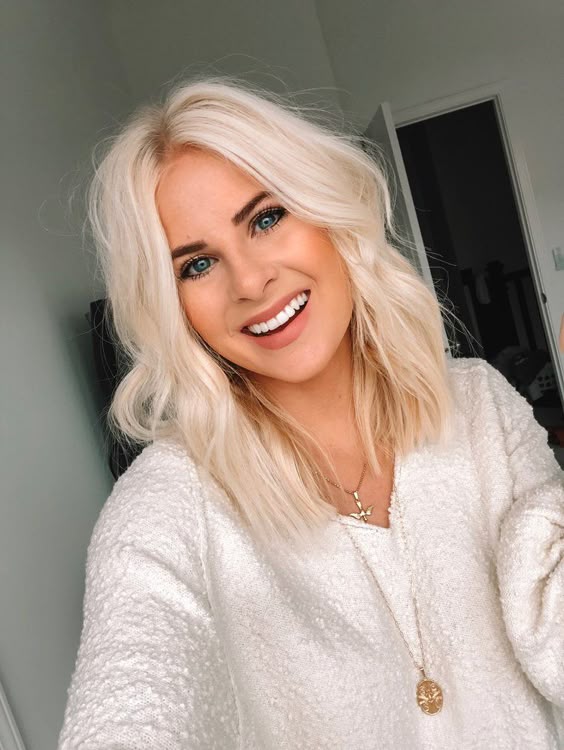 #blonde #platinum #hair #shorthair #wavyhair #beauty