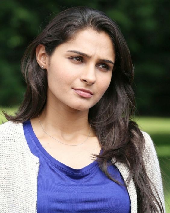 Andrea Jeremiah - Xpensive face look