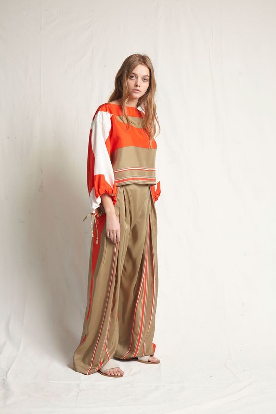 Warm Resort 2018 Fashion Show Collection