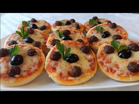 ميني بيتزا بعجينة اخف من الريشة و بالصلصة الأصلية للبيتزا ميني بيتزا تحفة و لذيذة جدا Youtube Savoury Food Pizza Bites Cooking