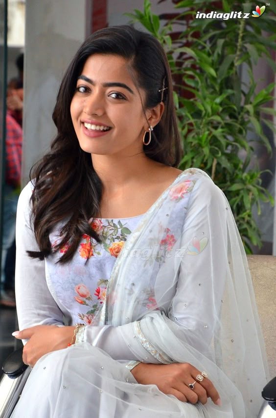 Rashmika Mandanna Photos - Telugu Actress photos, images, gallery, stills and clips - IndiaGlitz.com