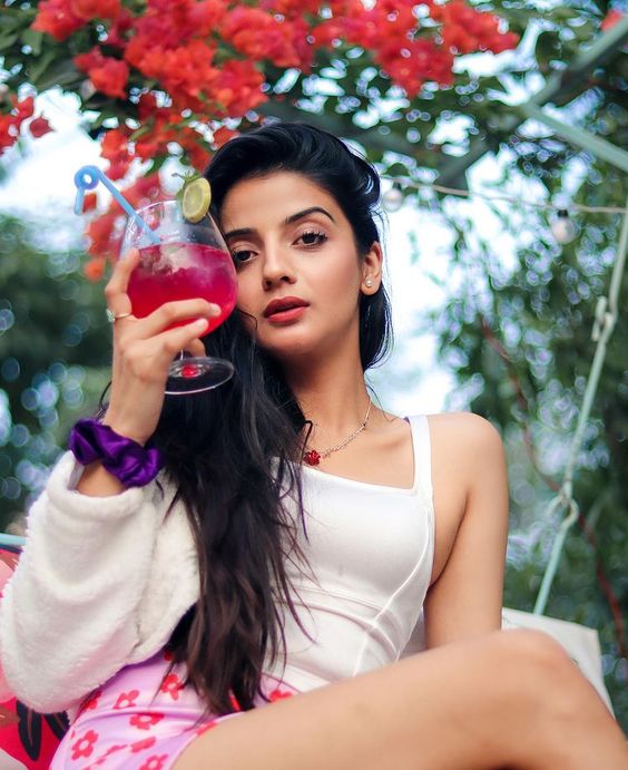 Aryanshi Sharma (@aryanshii09) • Instagram photos and videos