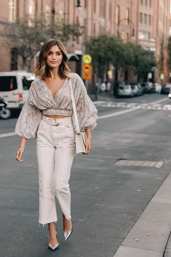 A Semana de Moda de Sydney terminou no último dia 17 e resolvi selecionar os looks de street style que mais gostei. Afinal, acho que as australianas conseguem ser chiques e estilosas sem exagerar.