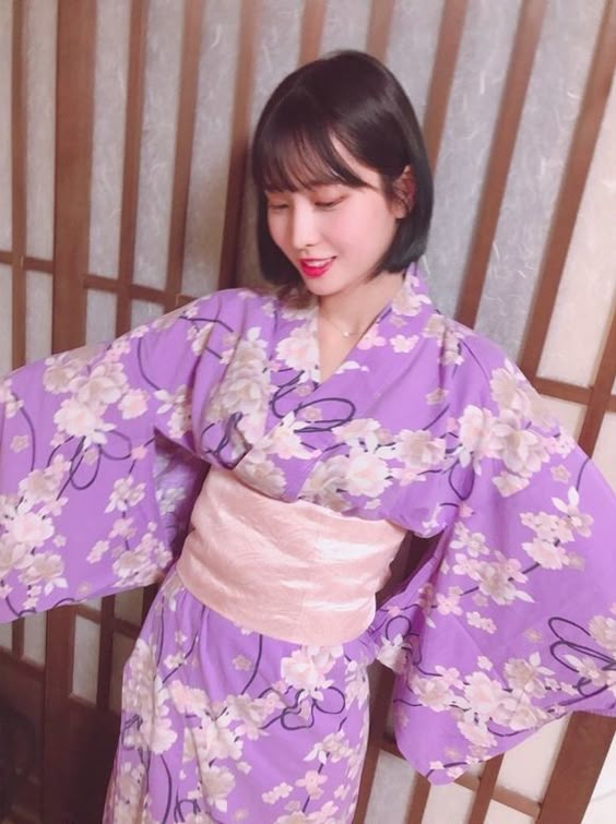 TWICE モモ、浴衣姿を公開…日本で休暇を満喫“家族と温泉に” - Kstyle