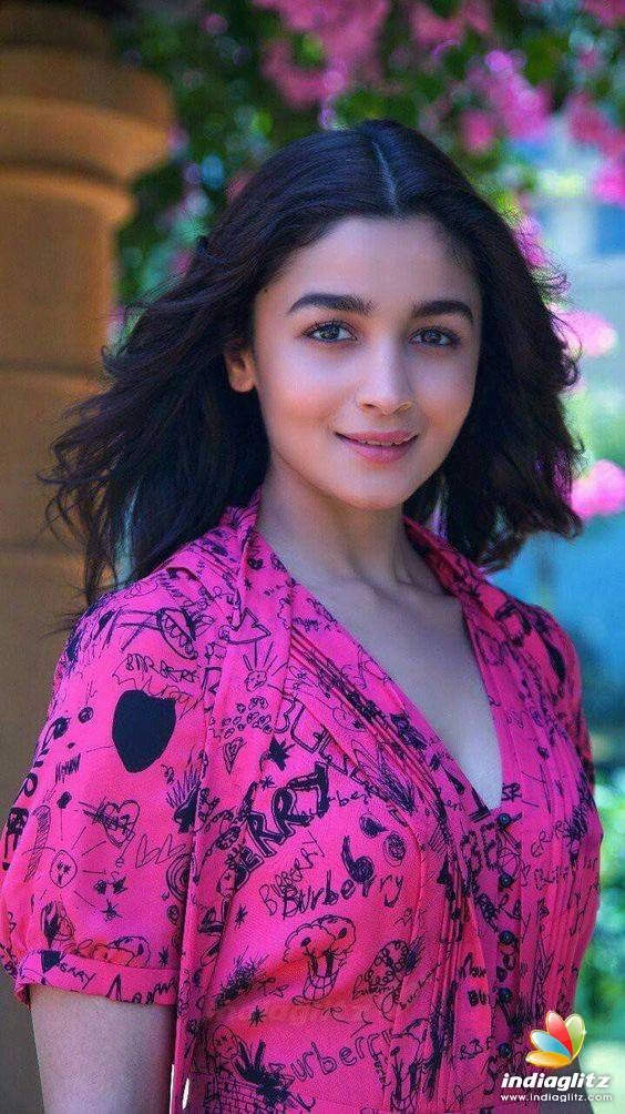 Alia Bhatt Photos - Bollywood Actress photos, images, gallery, stills and clips - IndiaGlitz.com