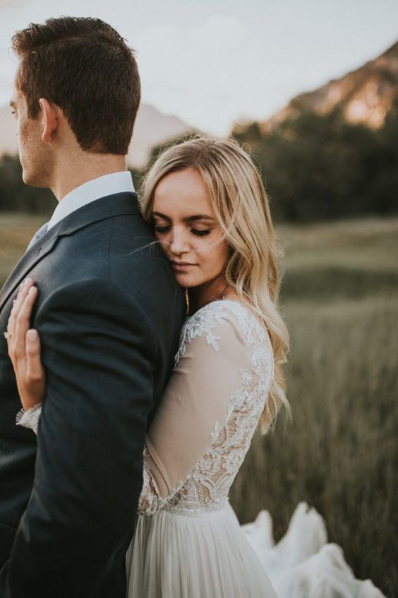 Insanely Beautiful First Look Photos in the Utah Mountains | Junebug Weddings