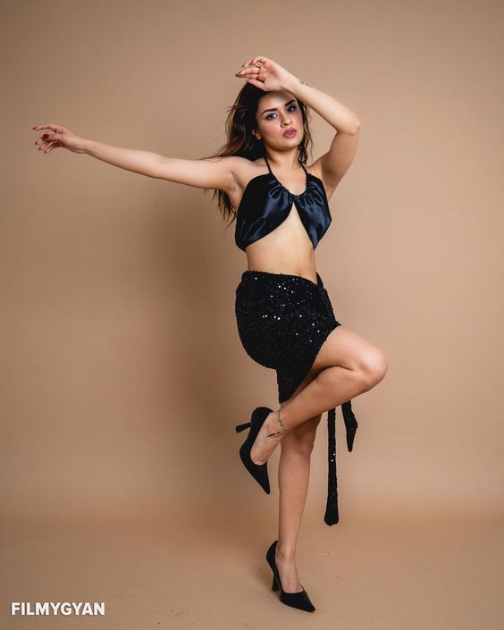 Avneet Kaur Official on Instagram: "Go wild for a while.🖤 Wearing- @the_details_matter_ 📸- @assd_khan"