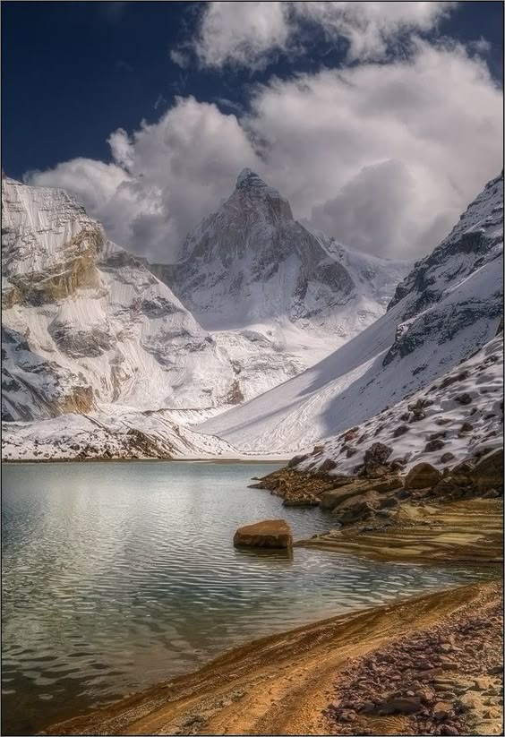 Garhwal region of the Himalayas in India, lake Kedartal (also known as Shiva\'s lake), Thalay Sagar (6904m)