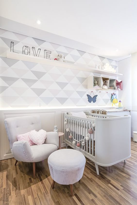 Quarto de bebê geométrico e em tons pastel