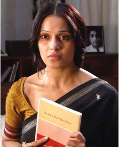 9 Best Images of Bipasha Basu Without Makeup