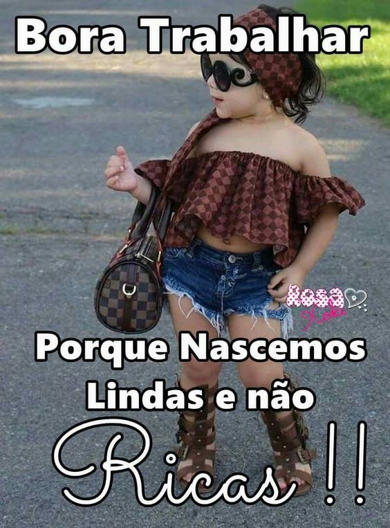 Que menina linda indo trabalhar .