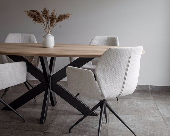 Ovale eiken tafel op maat, diverse kleuren, stalen XX-poot 10x4 onderstel.