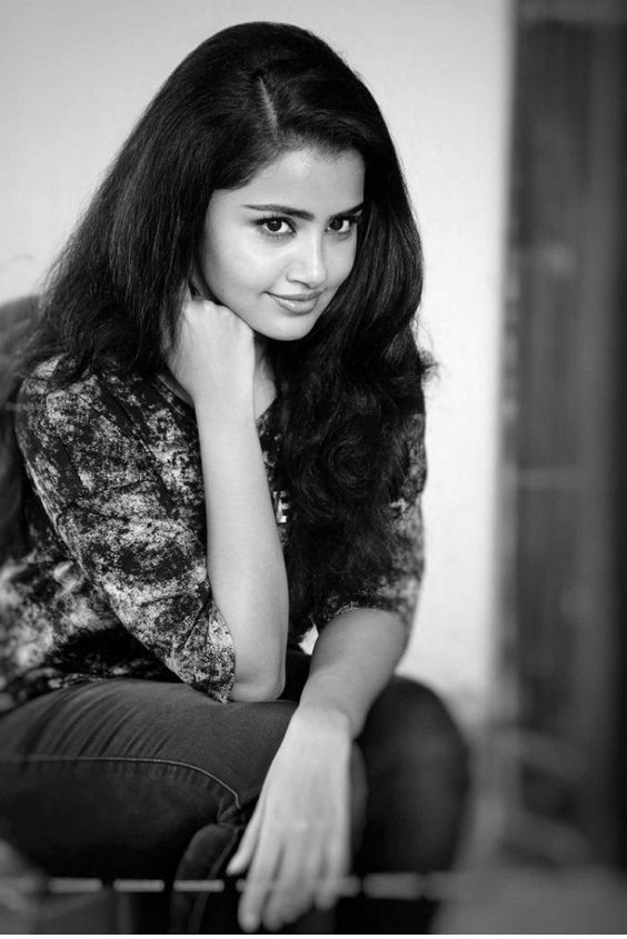 Anupama Parmeshwaran in black and white