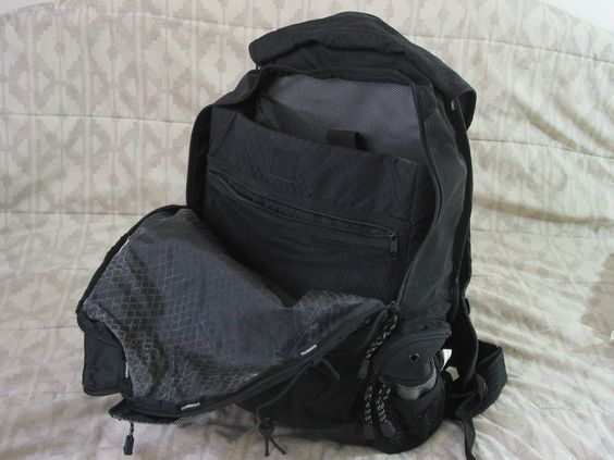 TARGUS 16" Sport Deluxe Laptop Backpack #TSB312 Daypack Hiking Black Grey Used https://ajunkeeshoppe.blogspot.com/search/label/Office%20-%20Misc.
