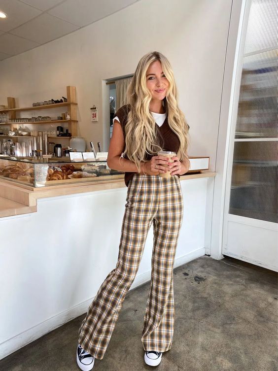 20 Women\'s Tartan Pants Outfits That We\'re Loving in 2022