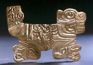 OrfebrerÃa Chavin Utilizaron el oro, con el que elaboraron grandes obras, como el collar de Kunturwasi y el tesoro de Chongoyape (aretes, sortijas, narigueras).