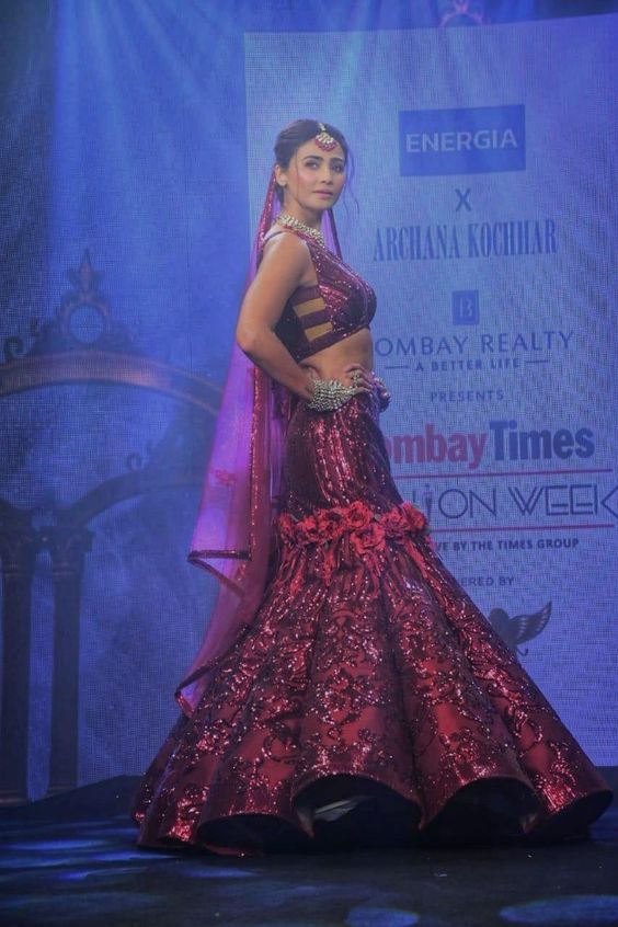 AishDeepAlia — Daisy Shah look superb as the showstopper for...