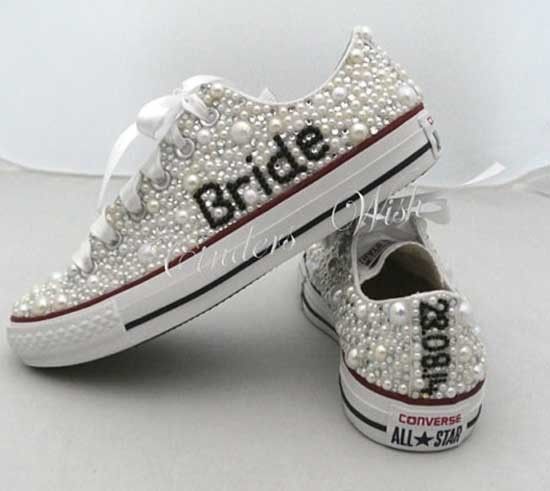 Scarpe da sposa converse bianche con perline. Wedding white converse shoes. #wedding #wedding shoes | Wedding converse, Converse wedding shoes, Wedding shoes