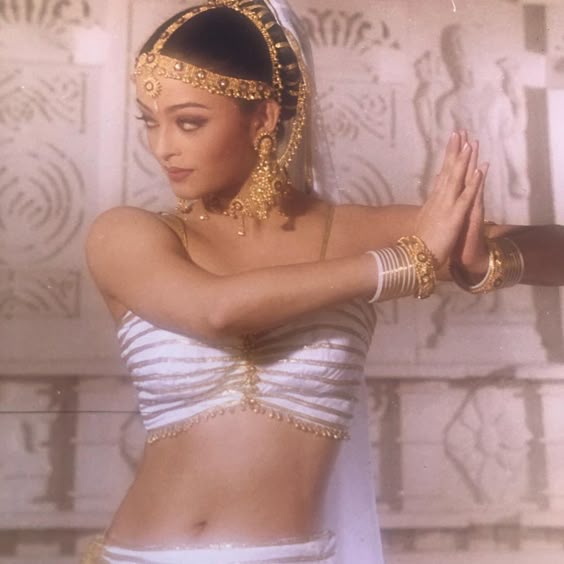 These UNSEEN PICS Of Aishwarya Rai Bachchan From Her Modelling Days Will Take Away Your Quarantine Blues