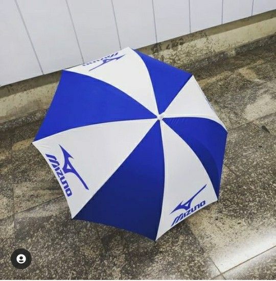 Pin de gugu rb em Meus Pins | Guarda chuva, Moda feminina, Inspiração