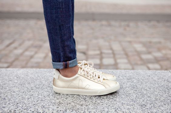 Veja esplar top leather gold