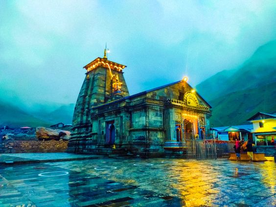The Kedarnath temple is one of the 12 Jyotirlingas, and one of the four dhams in Dev Bhoomi Uttarakhand is Kedarnathji.And there is also a belief that when you visit Kedarnath after seeing all the four Kedars (Madhyamaheshwar, Tungnath, Kalpnath, Rudranath), then your visit to one Dham is considered complete. You can book your trip at the link given below. 👇👇 🌐website:- www.deeraytravels.com 📧Email:- travelsdeeray@gmail.com
