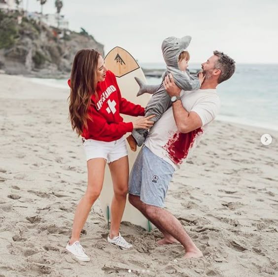 Calling All Families of 3: We Have the 12 Halloween Costume Ideas Youâll Want to Steal