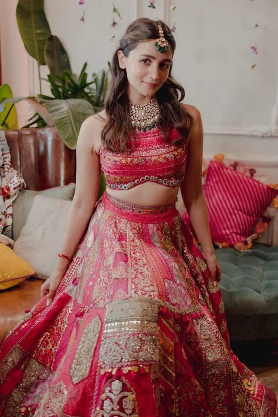 Alia Bhatt in Manish Malhotra Lehenga for her Mehendi Ceremony