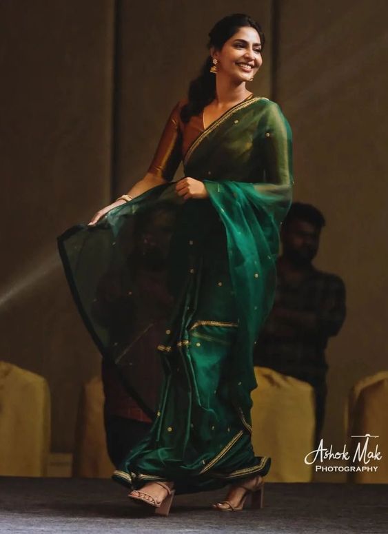 Aishwarya Lekshmi chooses green saree to meet-greet at "Ponniyin Selvan-I" promotions!