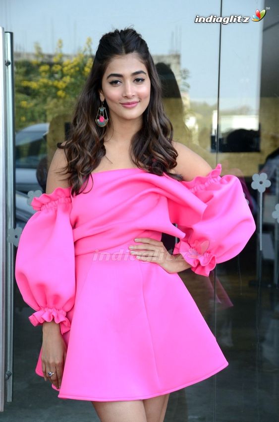Pooja Hegde Photos - Telugu Actress photos, images, gallery, stills and clips - IndiaGlitz.com