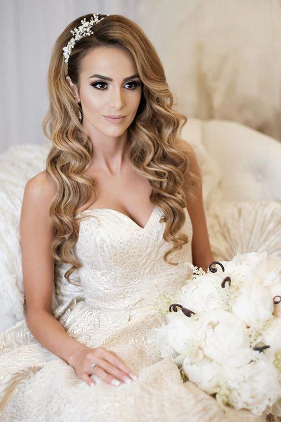 13 Romantic Curly Hairstyles For Wedding Hair 2020 Best Wedding