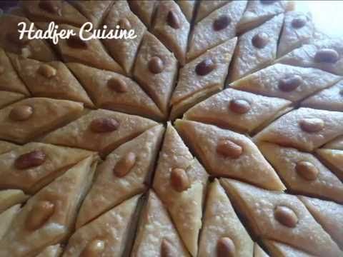 Comment Decouper La Baklawa En Rosace Hadjer Cuisine كيفية تقطيع البقلاوة على شكل وردة هاجر كويزين Youtube Food Desserts Blog