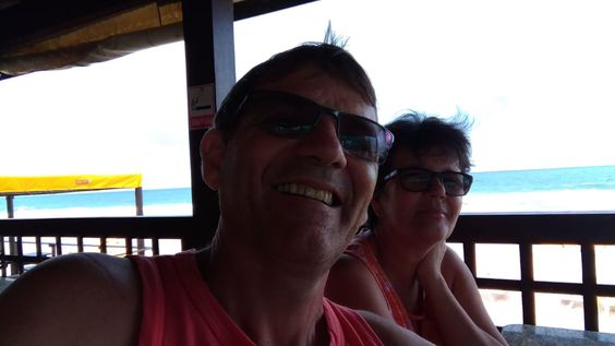 Lourival e Karin, os super anfitriões do VII Erefau em Maceió, marcando presença na praia depois do encerramento do VIII Erefau em Lauro de Freitas, BA - foto do dia 18/08/18.