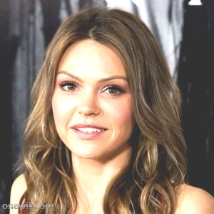Aimee Teegarden age, wiki, height, body, family, biography, family, Net worth